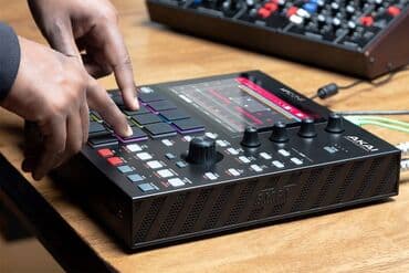 ucuz sintezator: Akai MPC One ( Studio Avadanlığı Groove Box ) Musiqi Yaradıcılıq — 2