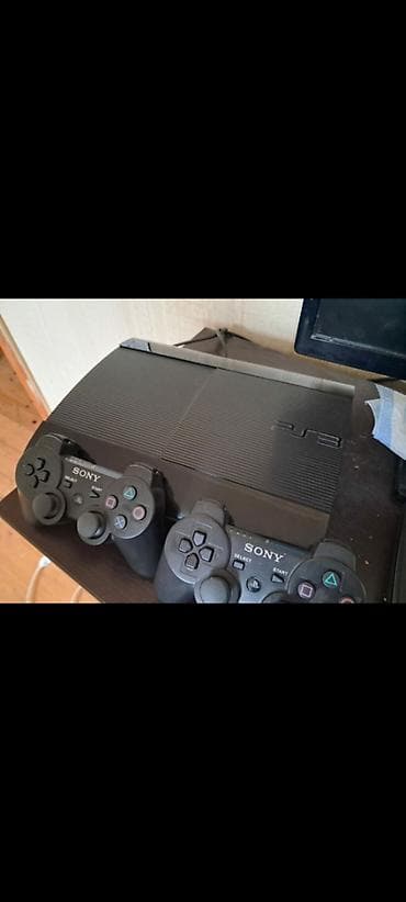 Ps 3 super slim ideal veziyyetde 2 pult 500 gb yaddaş ev şeriatinde