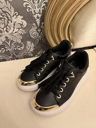 Qadın krossovkası – GUESS - Model: GUESS qadın krossovkası, arxa