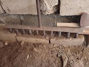 dekor şpatel: Metall kürək/borana bənzər iri dişli torpaq beləsi (ələkləyici torpaq — 1