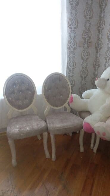 on oturacaqlar: Bu zərif yemək stulları dəsti hər hansı bir yemək otağına klassik — 1