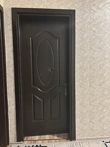 qaplar taxda: 3 qapı umumi Cəmi 250 manat Qapılardan sadəcə 1 də Əzik var qalanları — 1