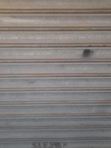 seyfi qapi: Metal jalüz qapı (panjur tipli), əl ilə və ya mexaniki sistemlə — 1