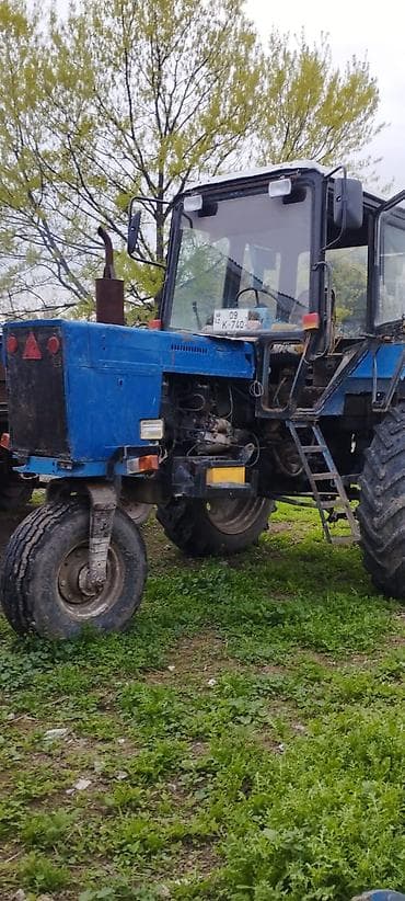 avtomobil şuşələri: Belarus MTZ tipli mavi traktor - Güclü dizel mühərrik - Ön təkər — 1