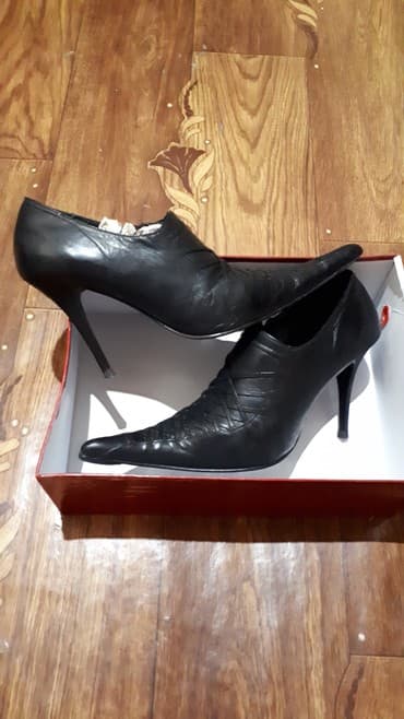 детские кожаные ботинки: Размер: 39, цвет - Черный, Б/у — 1