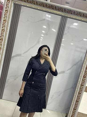 be: Zolaqlı qara paltar – ofis və gündəlik geyim üçün şık seçim. - Model — 2