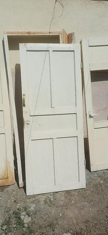 Ağ rəngdə taxta otaq qapıları dəsti - Material: massiv taxta - Rəng