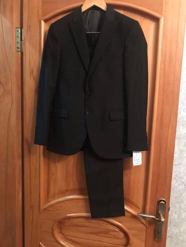 kişi ucun klassik qara kostyum: Kostyum, qara rəngdə — 1