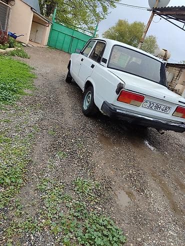 balaca maşın: VAZ 2107 sedan – ağ rəng, 4 qapı.zavidisəoy masindi maşın çox — 5