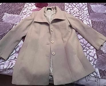 Toy paltarları və aksesuarları: Bej rəngli qadın plaş/palto - Klasik dizayn, düz kəsim, ön hissədə 4 — 1