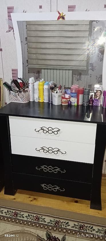 Vizaj stolu və güzgü dəsti - Rəng: qara-ağ kombinasiyası - Material