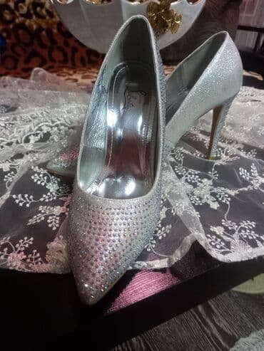 4xl nece razmerdi: Tuflilər, Ölçü: 40, rəng - Gümüşü, Yeni — 2