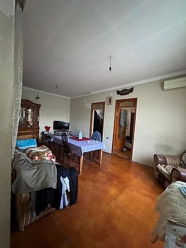 kirov qesebesi: Satılır: Həyət evi Planlama: - Girişdən geniş zal (split-kondisioner — 3