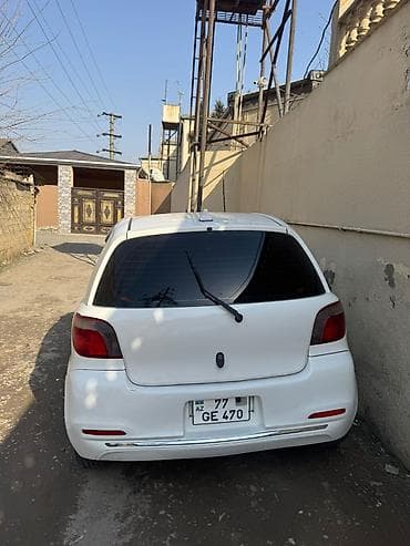 renaut 19: Toyota Vitz: 1 l | 2000 il Hetçbek — 1