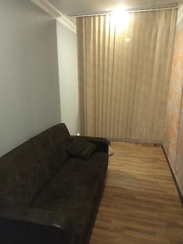 ofis kiraye verilir: Ofis sahəsi – tam mebellə - İş masaları: bir neçə ədəd qara rəngli — 8