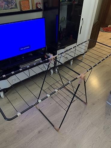 qamak nədir: Qatlana bilən paltarqurudan asılqan (podstavka) - Material: metal — 1