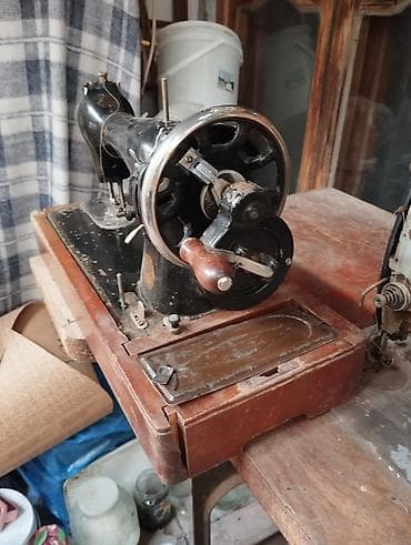 Охота и рыбалка: Mexaniki tikiş maşını – əl fırladan volantlı, taxta əsaslı klassik — 4