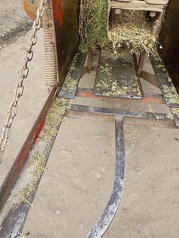 Kənd təsərrüfatı üçün ot doğrayan aparat. Qurğu quru ot, yonca və
