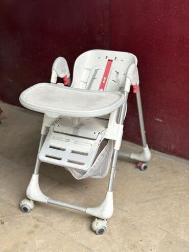 Uşaqlar üçün yemək stulu - Təkərlidir: 4 ədəd fırlanan təkər