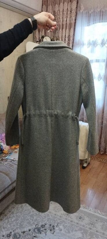 loreta palto: Gadın paltosu az istifadə olunub əla vəziyyətdədir — 2