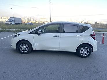 nissan note: Maşın ölkeya yeni galib aprel ayının 27 resimleşdirilib. Heç bir — 2