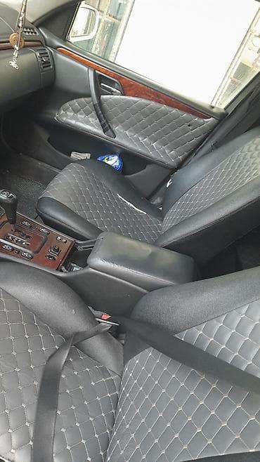 mersedes qapı: Mercedes-Benz E-Class (W210), gümüşü rəng. - Kuzov: sedan, 4 qapı - — 6