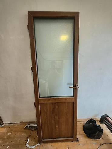 ikinci el qapilar: 1 ədəd plastik qapı satılır. Ölçü 198×73. Ünvan Yasamal Günəş petrol — 1