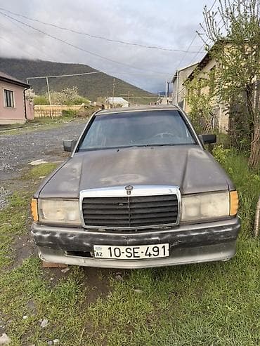 volkswagen tiguan ii: Mercedes-Benz 190 (W201) sedan - Kuzov: 4 qapılı sedan, qara rəngdə — 1