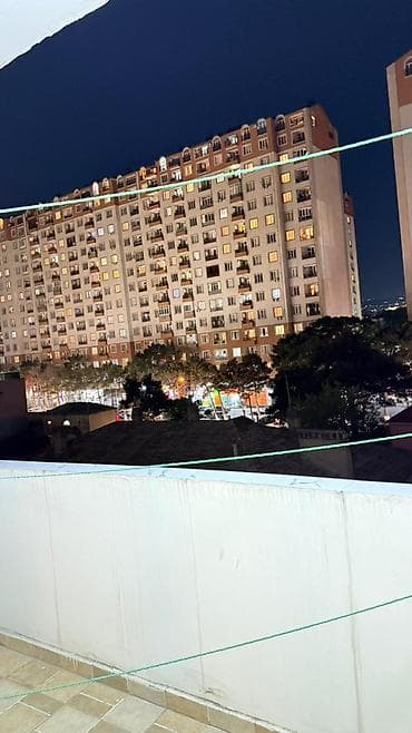 tarqovuda ev: Xırdalanın mərkəzində at hekəlinin yanı 12 mərtəbəli binanın 5ci — 10