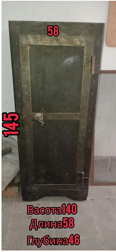 У сейфа внутри имеется ещё одна ячейка с замком