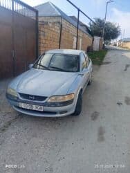 Opel Vectra: 1.8 l | 1996 il 124870 km Sedan
