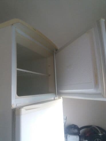 w202 polka: Ağ rəngli ikiqapılı soyuducu. Soyuducu bölməsinin içərisində şəffaf — 4