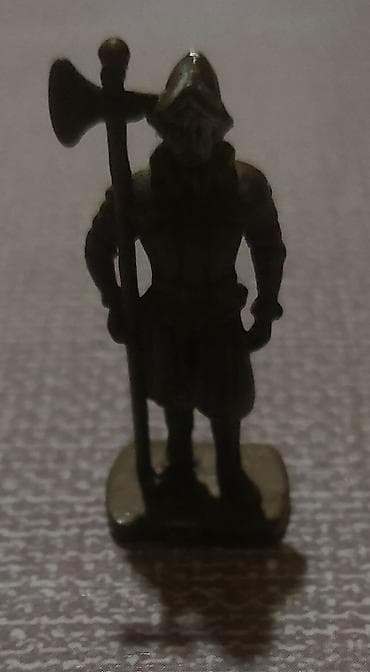 leqo oyuncaqlari: Metal miniatür fiqur – orta əsr halberdçi/mühafizəçi - Material — 3