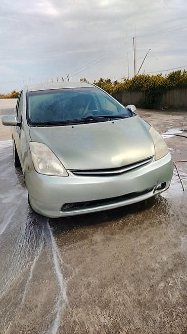 prius qapı: Günedlik arendeya verilir 20 man depozit 200 manat.yağ sürücülük 50 — 1