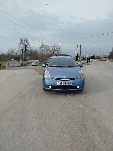 ilkin odənişsiz avtomobil: Toyota Prius, mavi rəng, 5 qapılı hatchback, hibrid. - Yüngül lehimli — 1