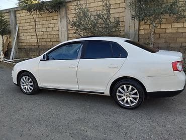 kia rio maqintafon: Volkswagen Jetta sedan – ağ rəng, avtomatik transmissiya. Əsas — 3