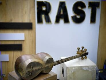 tar instrument: Tar Rast Musiqi alətləri Mağazamızin ünvanları; 1) Əhmədli Neapol — 1