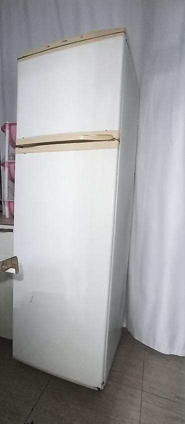 Soyuducular: İki qapılı məişət soyuducusu - Üst hissədə ayrıca dondurucu bölmə — 1