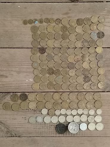 qəpik pullar: Təqdim olunur: - Müxtəlif dövrlərə aid kağız pullar: Azərbaycan — 4