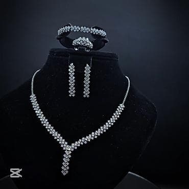 Dəstə daxildir: Üzük, Sırğa, Bilərzik, Gümüş, 925 Əyar