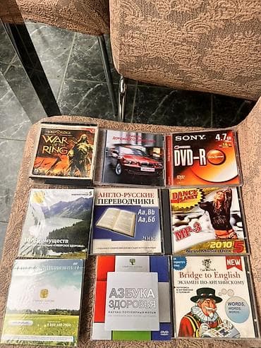 kasetli: Kompakt-disk və DVD disklərdən ibarət qarışıq kolleksiya satılır — 1