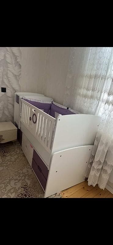 Uşaq çarpayısı – çevrilə bilən beşik/komod tipli model - Rəng: ağ və