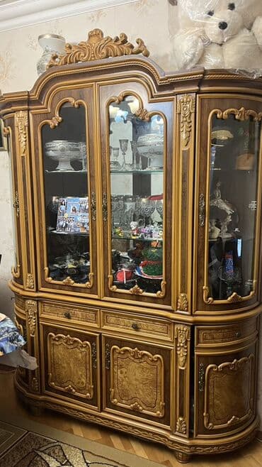 Şüşəli dolab vitrini, İşlənmiş