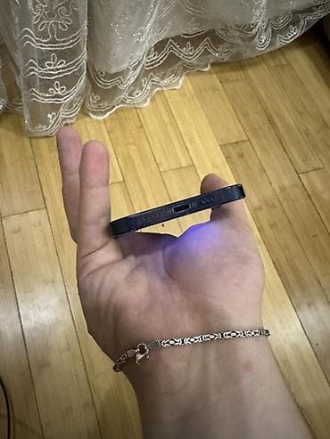 IPhone 12, Qara, Face ID — 6