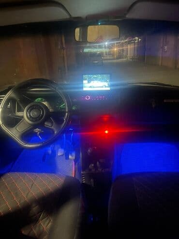 lider disk 07: LADA 2107, ağ rəng. Klassik kuzov, arxa ötürücülü sedan. Avtomobilin — 1