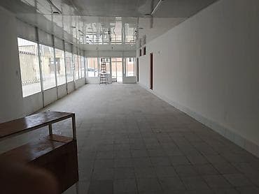 Bağ evləri: İcarəyə obyekt Təsvir: - Şüşəbənddən ibarət geniş vitrinli fasad — 9