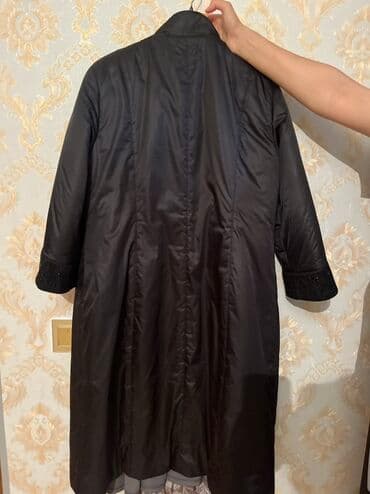 uzun kurtqa: Bu, Ramona brendinə məxsus qadın uzun tuluq paltodur. Qara rəngdədir — 2