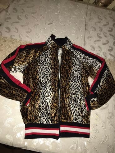 Ustu villur materialdir.Tezedi,etiketı yoxdu.38-40.55 azn alınıb