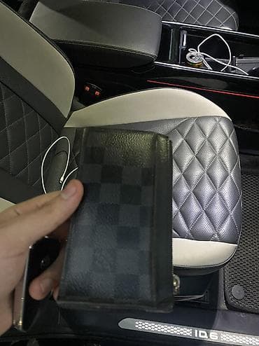 prada eynək: Loui Vuitton wallet Madrid seherinden 600 euroya alinib - Material — 1