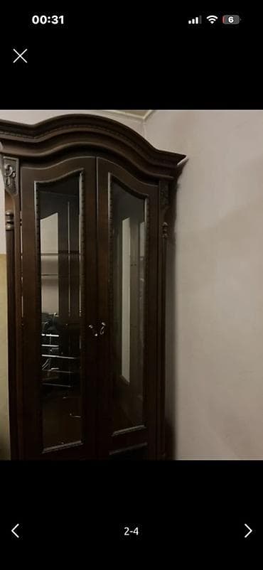 Şüşəli dolab vitrini